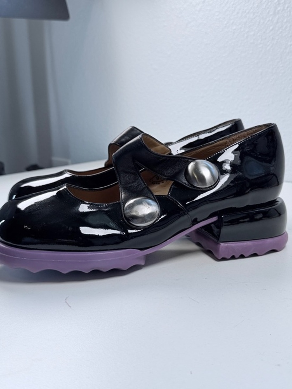John Fluevog Trina Unity Black Patent Mary Jane Shoes Purple Soles Size 9.5